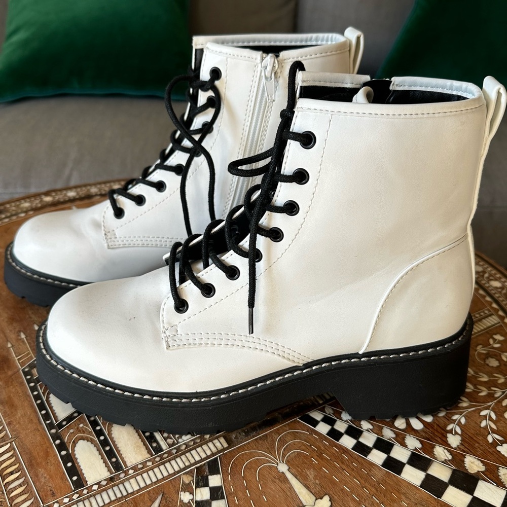 NWOT Madden Girl Combat Boots Women 9 M, High Top White Faux Leather Chunky Sole